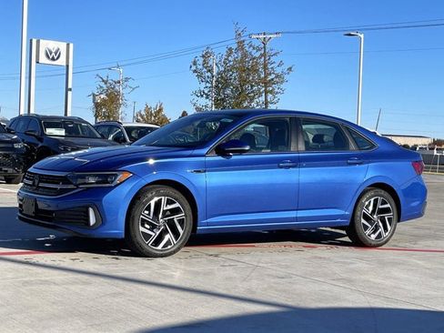 Used 2024 Volkswagen Jetta SEL image 2