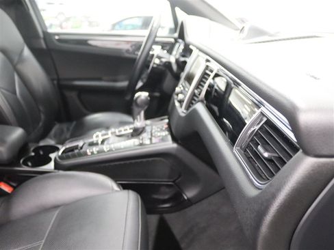 Used 2016 Porsche Macan S AWD/4WD image 30