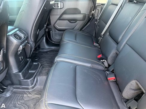 Used 2025 Jeep Wrangler Unlimited Sahara w/ Safety Group AWD/4WD image 26