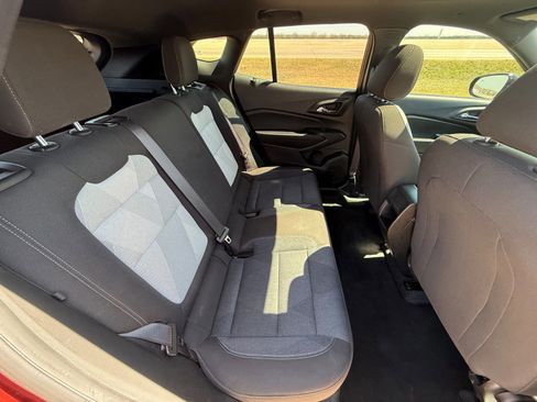 Used 2024 Chevrolet Trax RS w/ Sunroof Package image 17