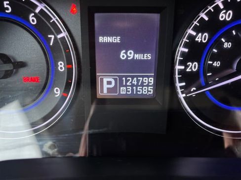 Used 2010 INFINITI G37 Journey w/ Premium Pkg image 21