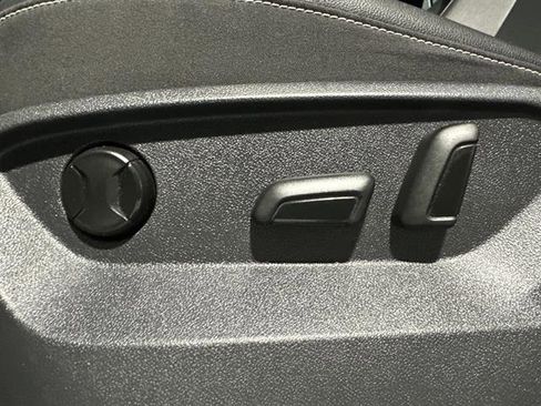 Certified 2020 Volkswagen Atlas Cross Sport SE w/ Panoramic Sunroof Package image 37