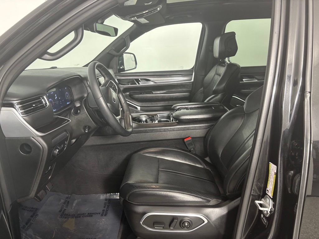 Used 2023 Jeep Wagoneer 4WD w/ Premium Group I image 19