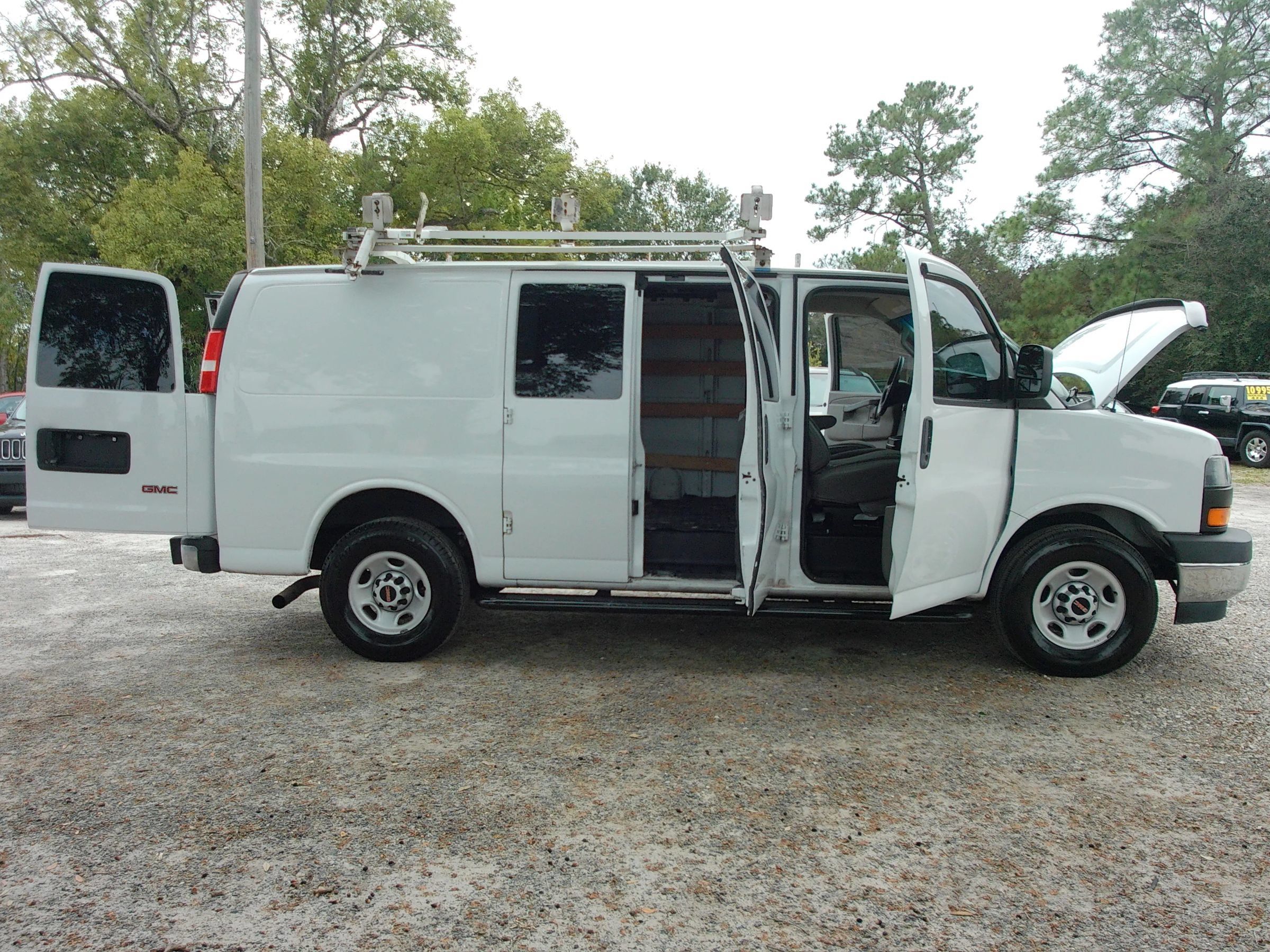 Used 2020 GMC Savana 2500 w/ Driver Convenience Package RWD image 27