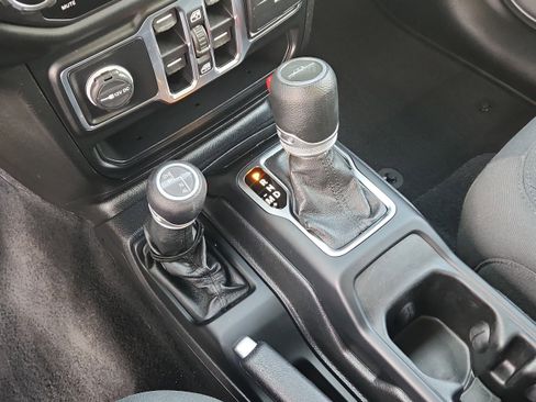 Used 2020 Jeep Gladiator Sport w/ Quick Order Package 24S image 26