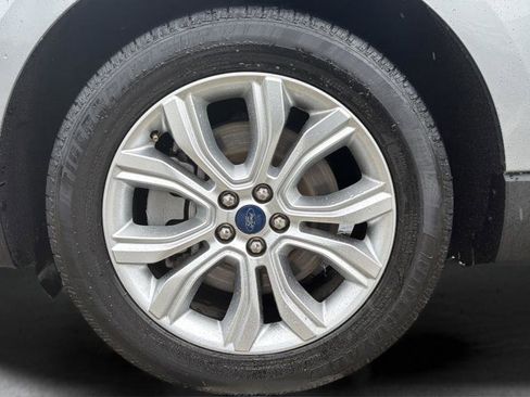 Used 2022 Ford Edge Titanium w/ Equipment Group 301A AWD/4WD image 28