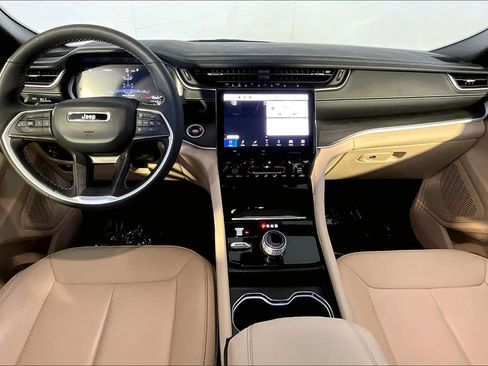 Used 2025 Jeep Grand Cherokee L Limited w/ Black Appearance Package AWD/4WD image 16