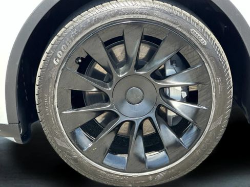 Used 2023 Tesla Model Y Long Range AWD/4WD image 24