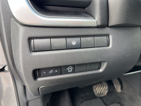 Used 2023 Nissan Rogue SV AWD/4WD image 17