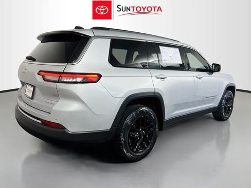 Used 2022 Jeep Grand Cherokee L Laredo w/ Luxury Tech Group I RWD image 4