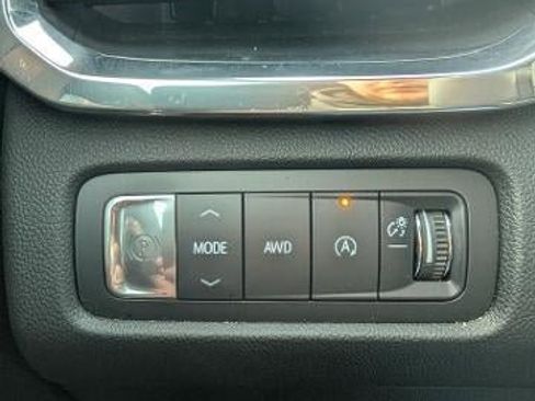 Used 2025 GMC Acadia Elevation image 18