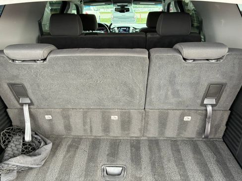 Used 2020 GMC Yukon SLE w/ SLE Value Package image 17