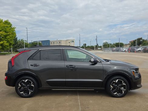 Used 2024 Kia Niro Wind FWD image 2