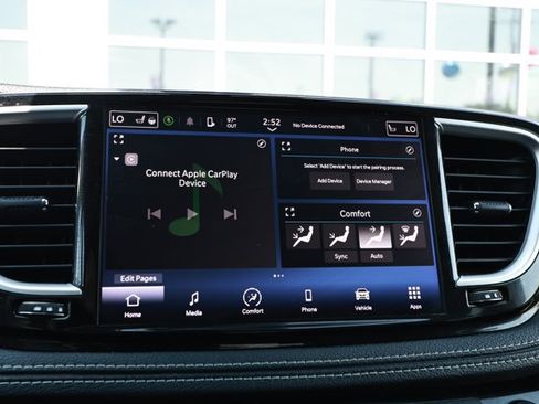 Used 2023 Chrysler Pacifica Touring-L FWD image 16