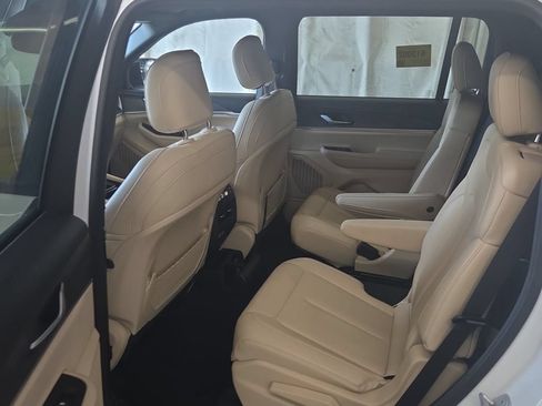 Used 2023 Jeep Grand Cherokee L Limited RWD image 4