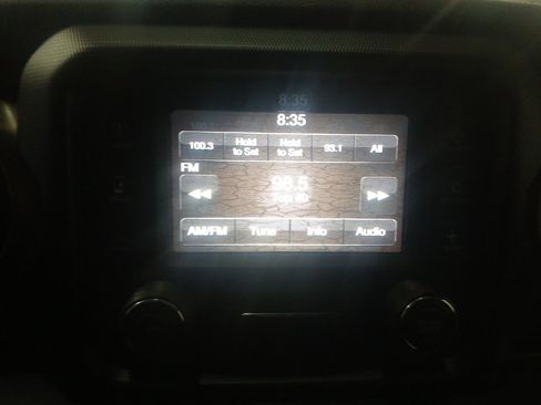 Used 2018 Jeep Wrangler Unlimited Sport image 9