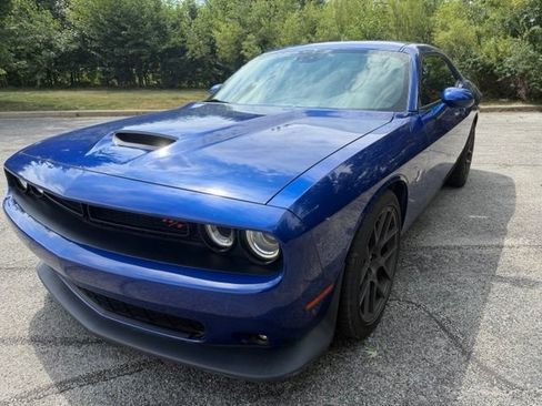 Used 2018 Dodge Challenger R/T Scat Pack w/ Leather Interior Group RWD image 2