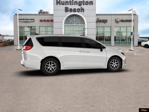 New 2026 Chrysler Voyager LX image 15