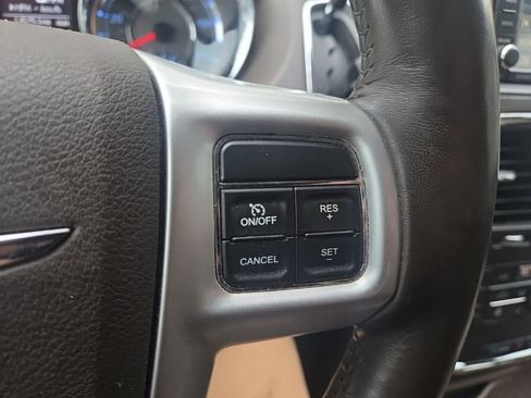 Used 2016 Chrysler Town & Country Touring w/ Driver Convenience Group image 15