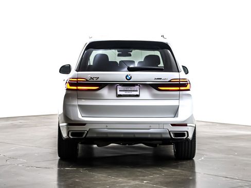 Used 2023 BMW X7 xDrive40i image 5