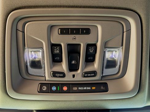 Used 2025 GMC Sierra 3500 Denali w/ Technology Package image 29