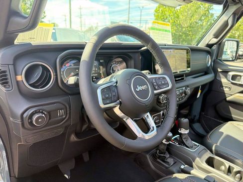 New 2026 Jeep Wrangler Unlimited Sahara AWD/4WD image 6