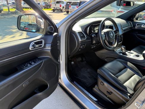 Used 2019 Jeep Grand Cherokee Limited image 11