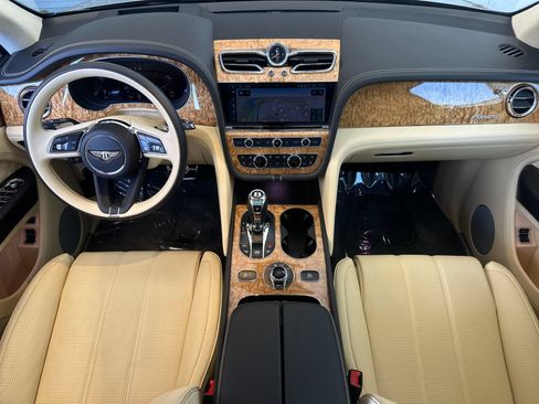 Certified 2023 Bentley Bentayga AWD/4WD image 4