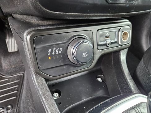 Used 2018 Jeep Renegade Altitude image 25