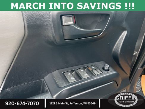 Used 2019 Toyota Tacoma SR w/ SR Convenience Package image 17