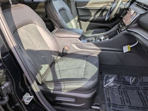 New 2026 Jeep Grand Cherokee Altitude AWD/4WD image 35