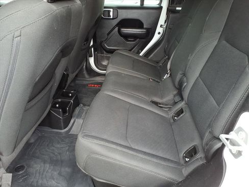 Used 2021 Jeep Gladiator Willys image 12