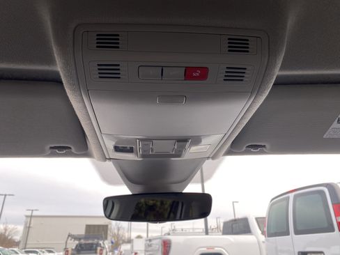 Used 2023 Volkswagen Tiguan SE image 31