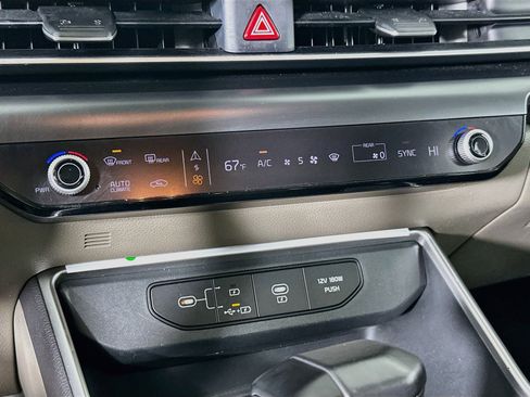 Used 2025 Kia Carnival FWD image 24