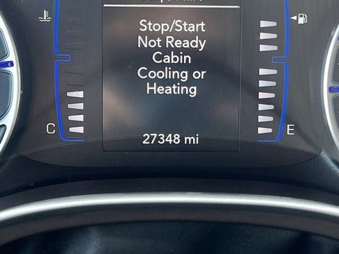 Used 2022 Chrysler Voyager LX image 15