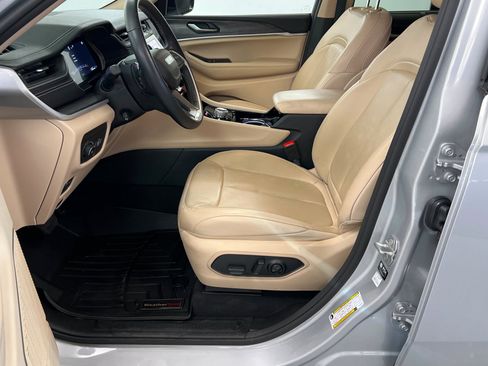 Used 2022 Jeep Grand Cherokee Limited w/ Luxury Tech Group II AWD/4WD image 19