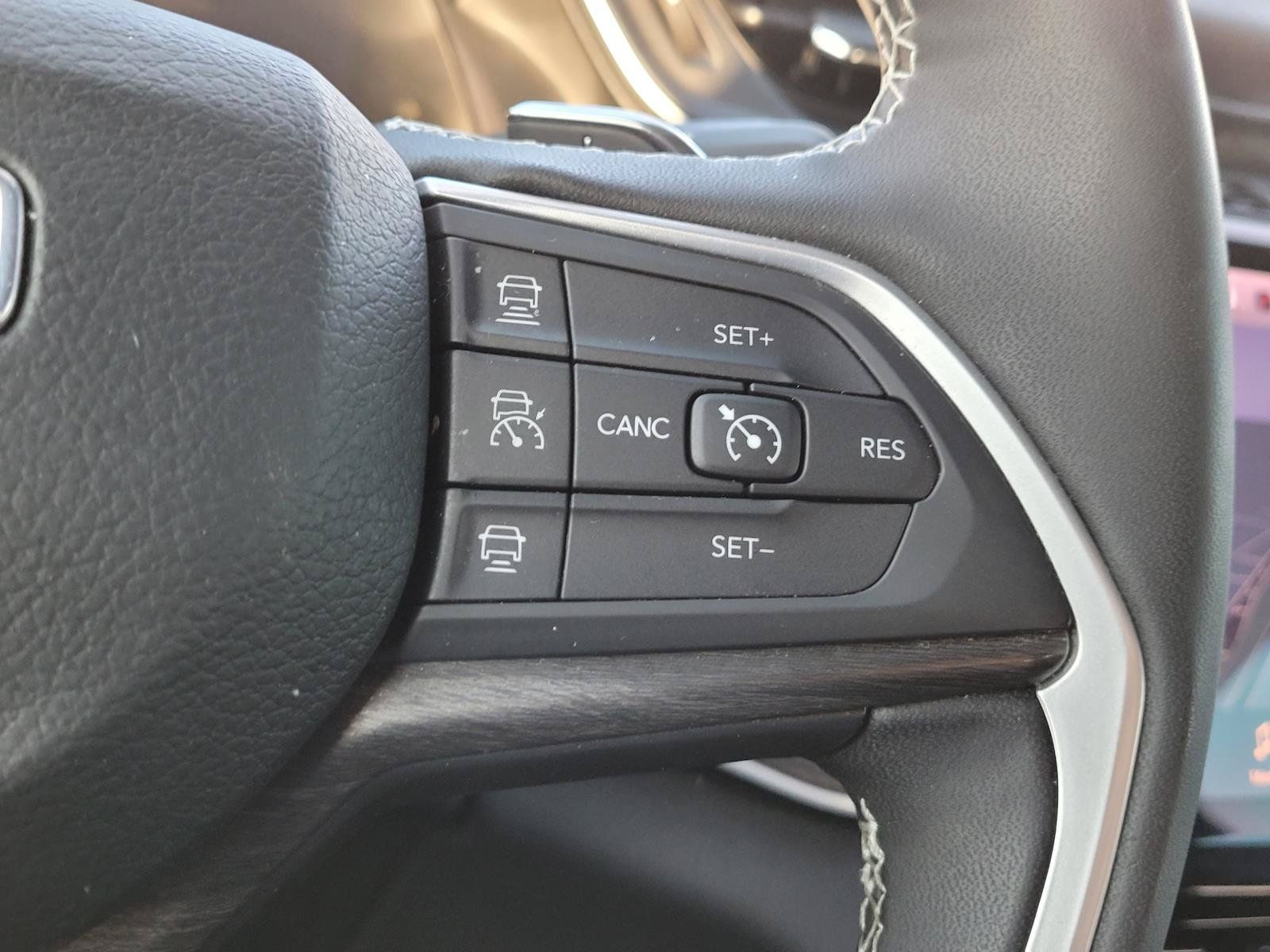 Used 2024 Jeep Grand Cherokee Limited w/ Black Appearance Package AWD/4WD image 8