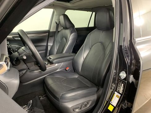 Used 2023 Toyota Highlander Limited AWD/4WD image 32