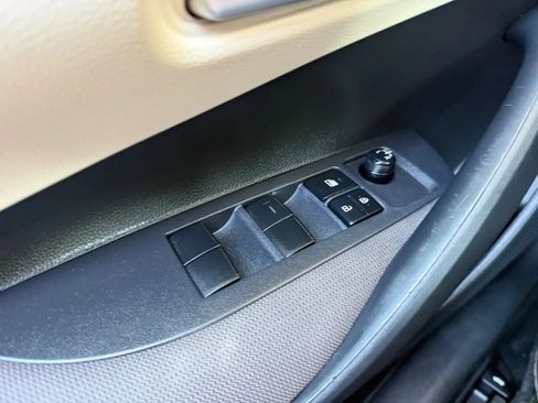Used 2020 Toyota Corolla LE FWD image 39
