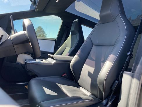 Used 2024 Tesla Cybertruck AWD Crew Cab image 7