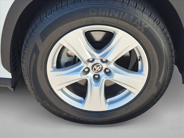 Used 2021 Toyota Highlander LE FWD image 16