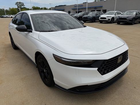 Used 2025 Honda Accord SE image 2