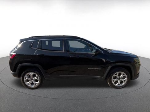 Used 2025 Jeep Compass Latitude AWD/4WD image 16