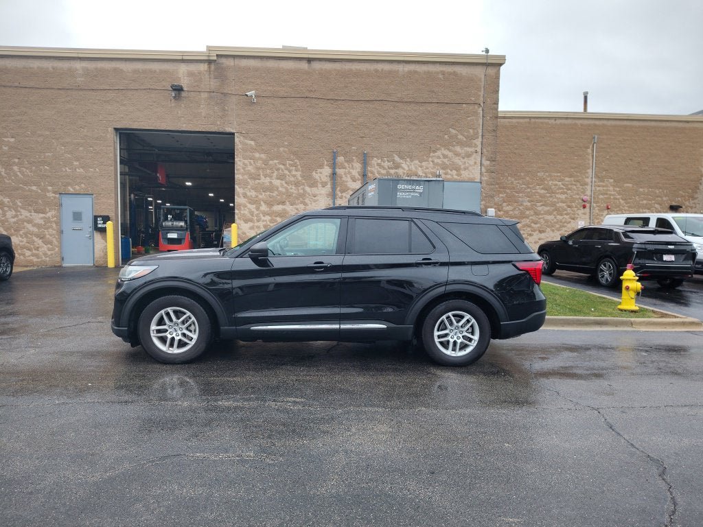 Used 2025 Ford Explorer Active RWD image 10