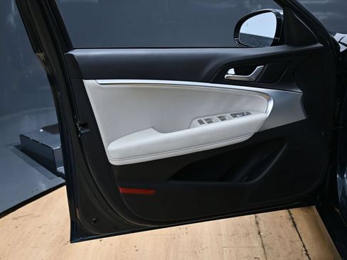 Used 2024 Genesis G70 2.5T AWD/4WD image 39