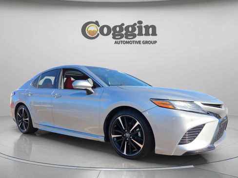 Used 2018 Toyota Camry XSE image 7