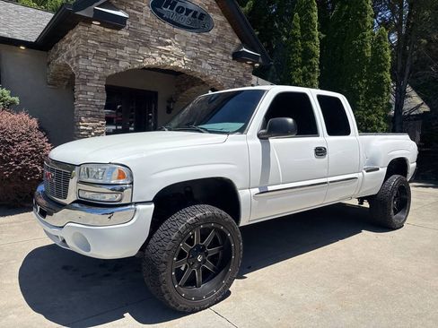 Used 2004 GMC Sierra 1500 SLT w/ Light Duty Power Package RWD image 2