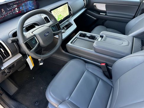 New 2025 Ford Expedition Active image 9