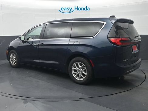 Used 2025 Chrysler Pacifica Select FWD image 5
