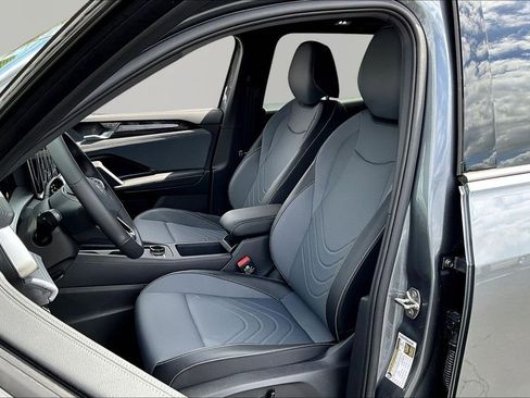 New 2026 Volkswagen Tiguan SE R-Line FWD image 21